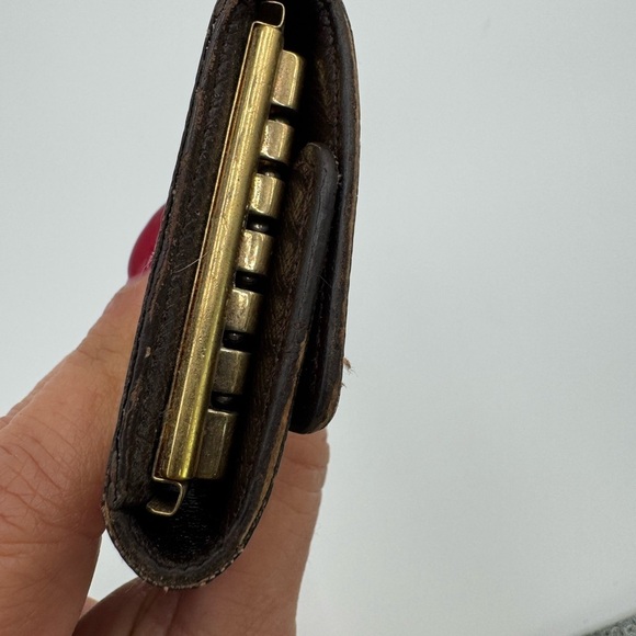 Louis Vuitton Key Case Damier Multicle 6 Hooks
Ebene Men's Women's - Picture 8 of 13